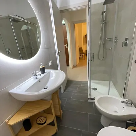 Via De Filippi, 39a Apartment