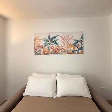 Via De Filippi, 39a Apartment *