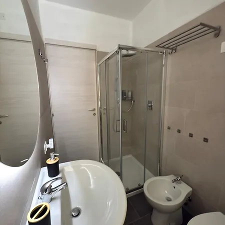 Via De Filippi, 39a Apartment *
